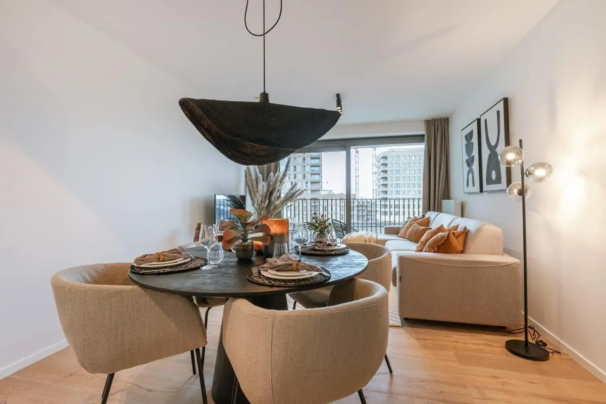 Huswell - Seaside Apartment With Shared Pool Ostende