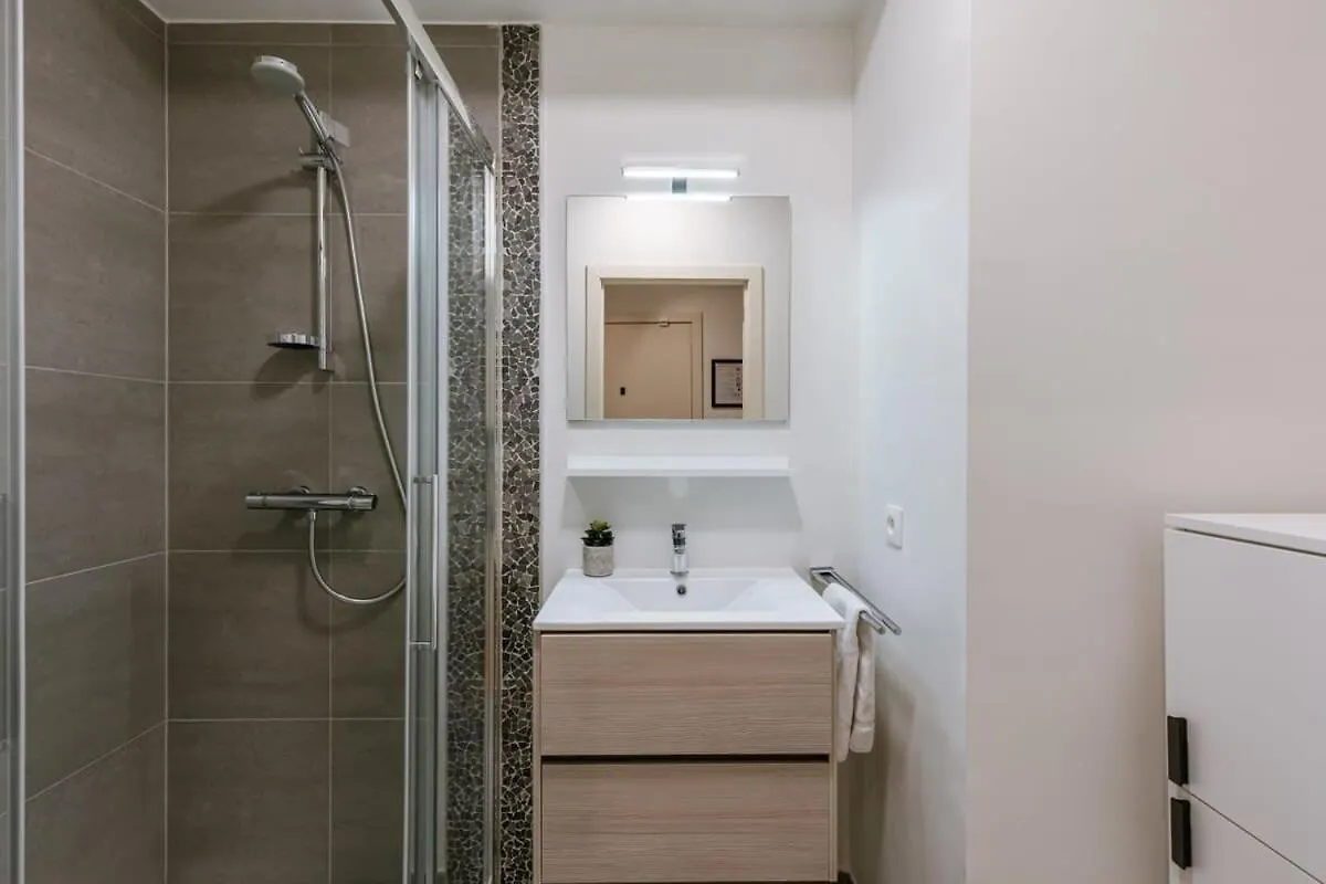 Huswell - Seaside Apartment With Shared Pool Ostende