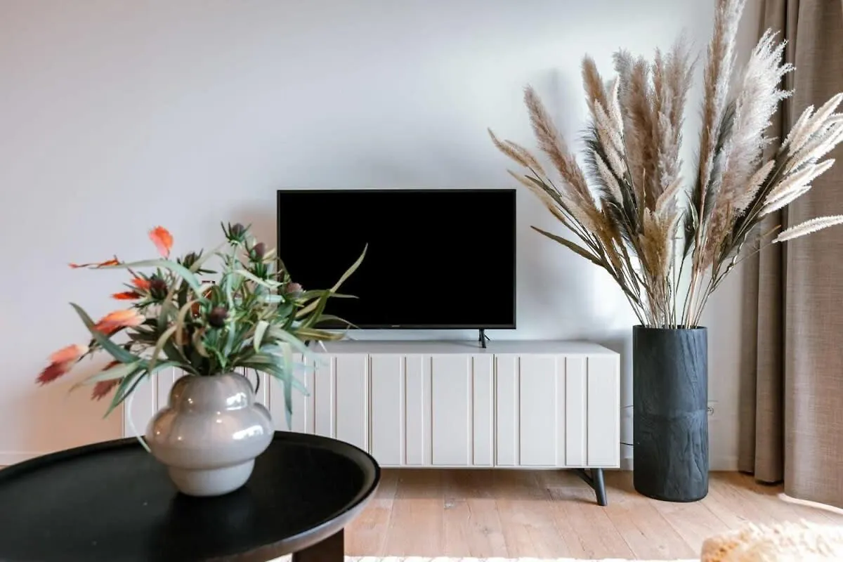 Huswell - Seaside Apartment With Shared Pool Ostende