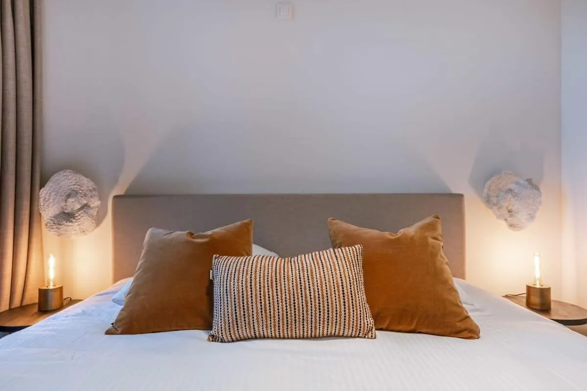 Huswell - Seaside Apartment With Shared Pool Ostende